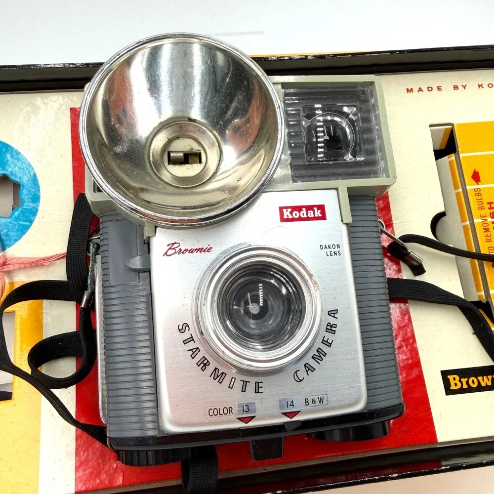 Vintage Kodak Brownie Starmite Camera Outfit 127‎ Film Dakon Lens Original Box